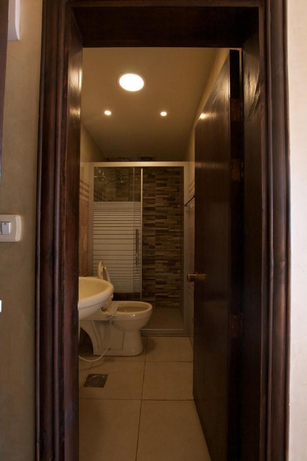 Erasmus Student House By Sunrise Hostel Amman Bagian luar foto