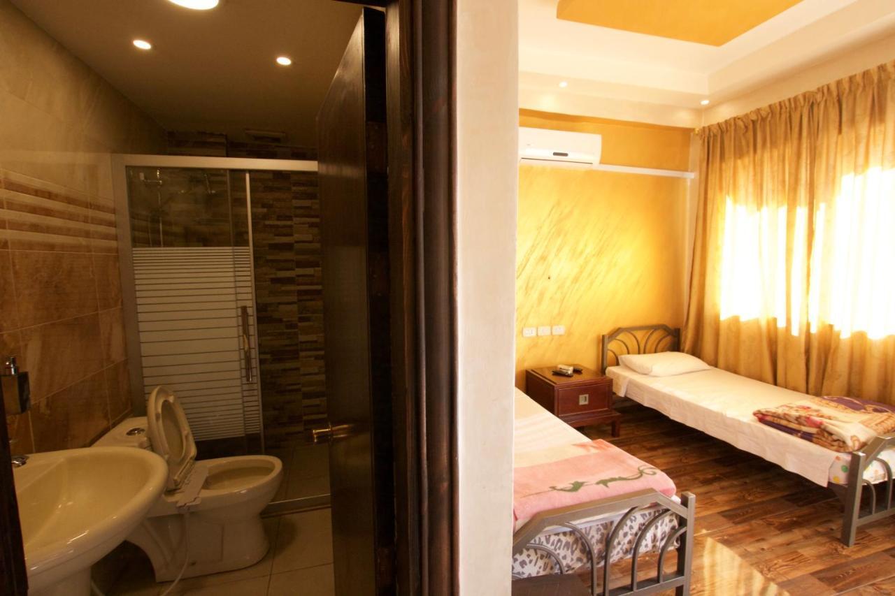 Erasmus Student House By Sunrise Hostel Amman Bagian luar foto