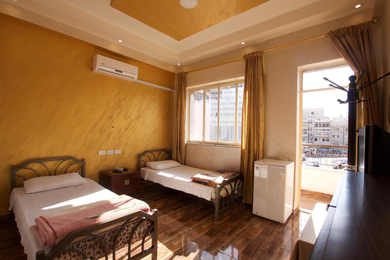 Erasmus Student House By Sunrise Hostel Amman Bagian luar foto