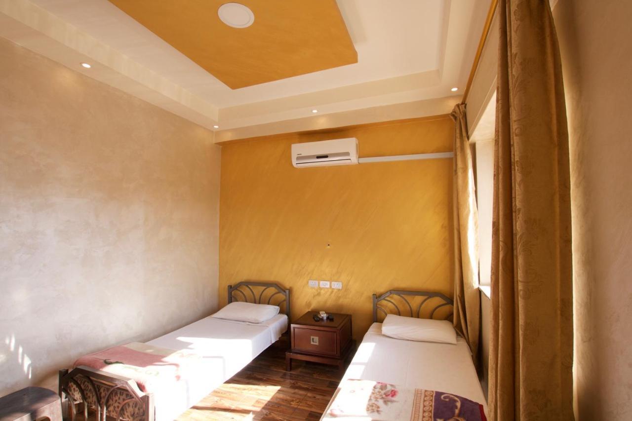 Erasmus Student House By Sunrise Hostel Amman Bagian luar foto